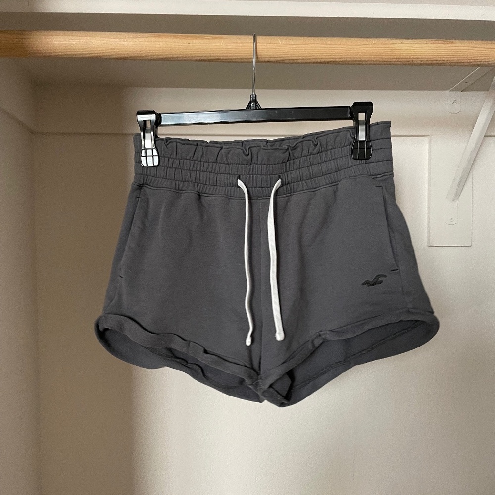 Hollister: High-Rise Black Lounge Shorts
